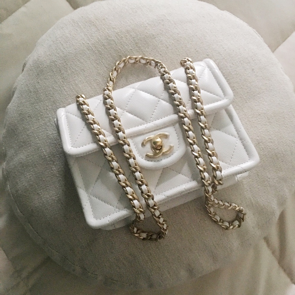 Chanel Caviar Classic Flap - Picture 6 of 17